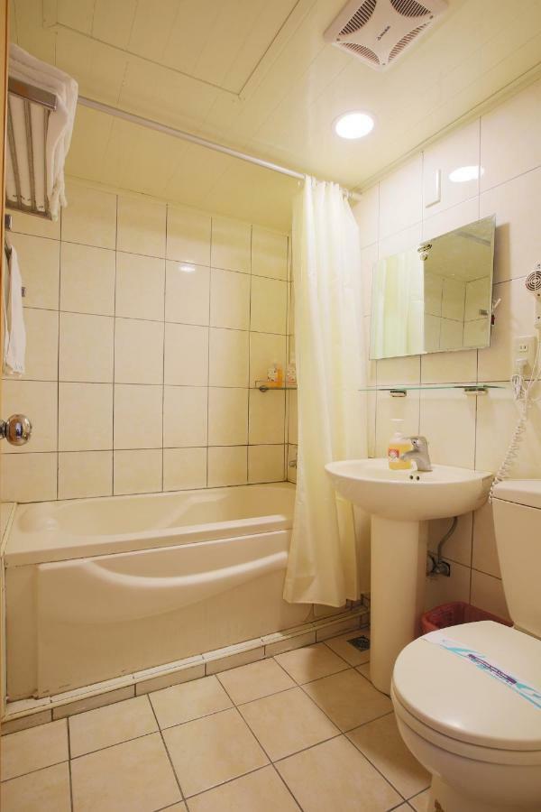לודונג Lion Hotel מראה חיצוני תמונה